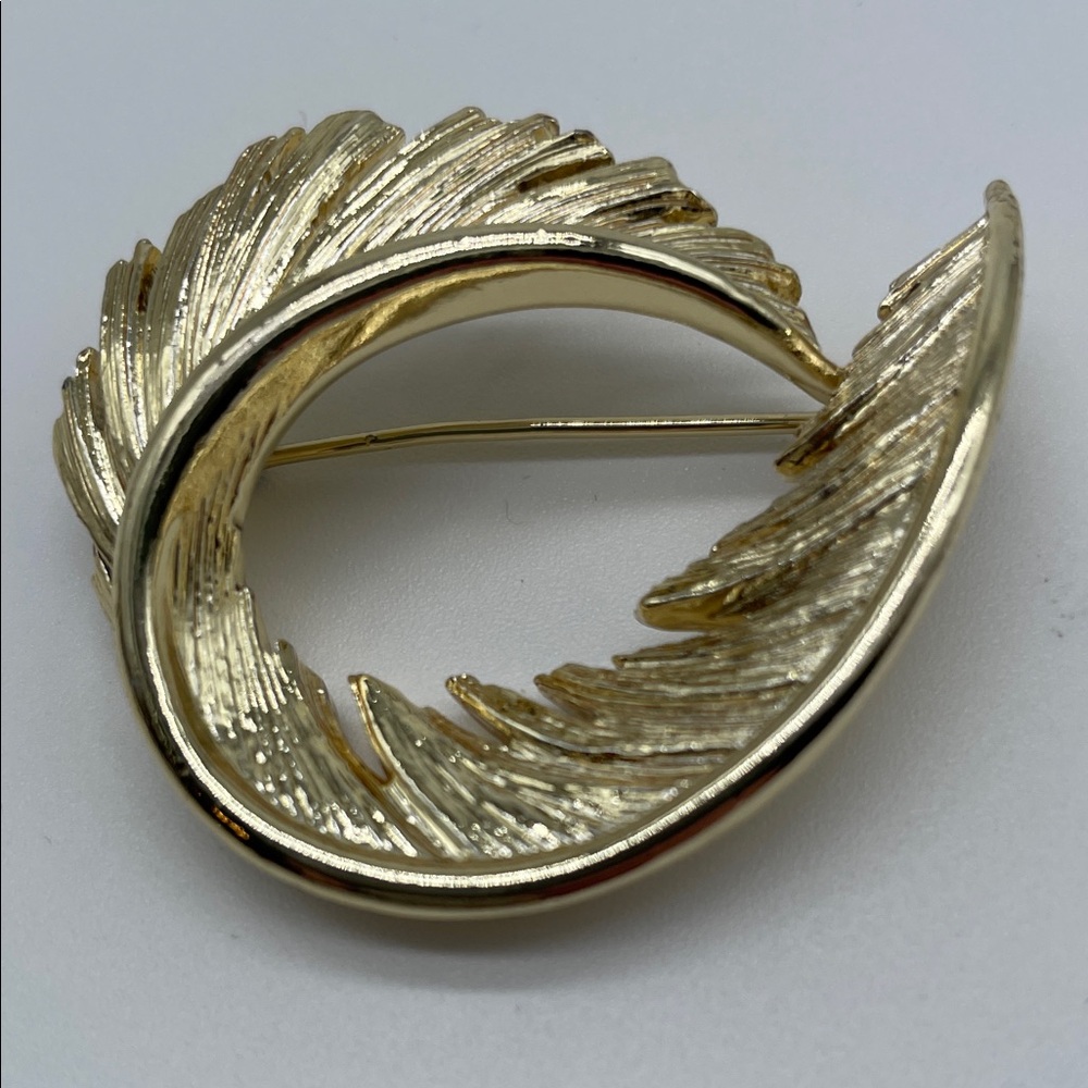 Gold-Toned Leaf Design Brooch